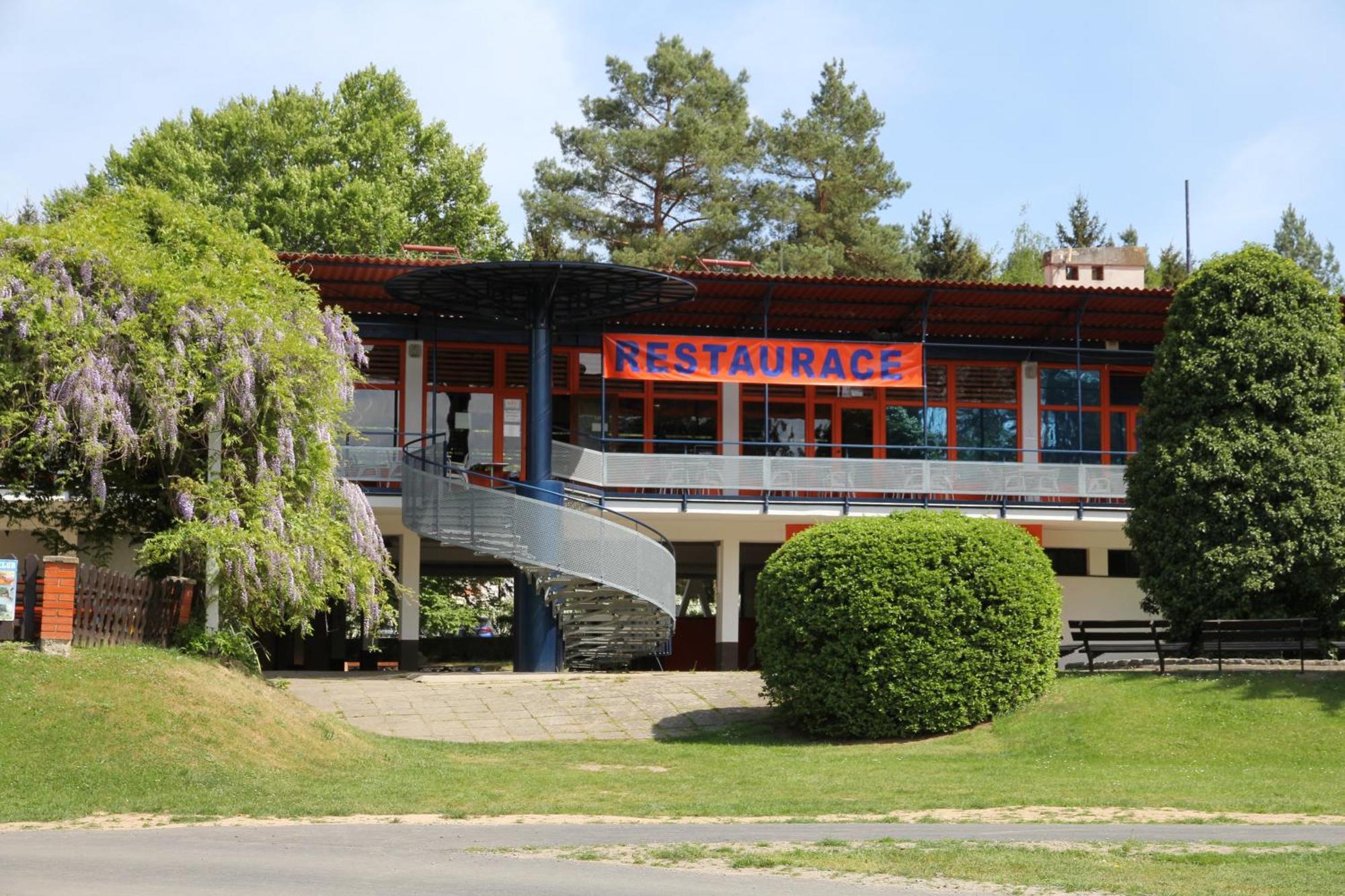 Juniorcamp Nova Zivohost Hotell Křečovice Eksteriør bilde